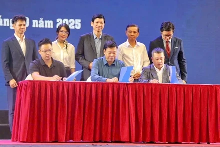 Nhà hát Múa rối Việt Nam ký kết hợp tác với các đơn vị.