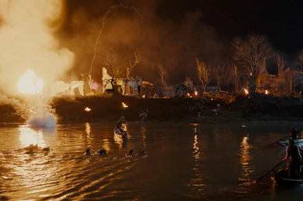 Cảnh trong phim truyện điện ảnh "Mưa đỏ" được Điện ảnh Quân đội nhân dân sản xuất.