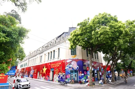 Địa chỉ số 8 Lê Thạch (Hà Nội) đã được trang hoàng rực rỡ chào mừng Quốc khánh 2/9. 