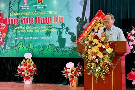 Trung tướng Phùng Khắc Đăng, nguyên Phó Chủ nhiệm Tổng cục Chính trị Quân đội nhân dân Việt Nam đã có những chia sẻ đầy xúc động về tác giả, tác phẩm.