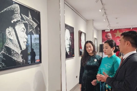Triển lãm tranh chân dung các vị lãnh tụ của đất nước qua các thời kỳ từng thu hút sự quan tâm của đông đảo công chúng.