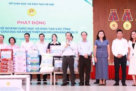 Đồng chí Trần Thế Cương, Thành ủy viên, Giám đốc Sở Giáo dục và Đào tạo Hà Nội xúc động chia sẻ tại lễ phát động.