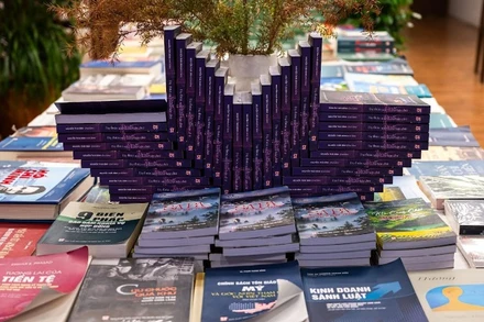 Các tác phẩm được trưng bày, giới thiệu tới bạn đọc.