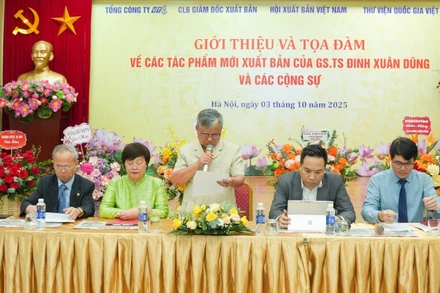 Buổi tọa đàm đã giới thiệu nhiều tác phẩm công phu của Giáo sư, Tiến sĩ Đinh Xuân Dũng và các cộng sự.