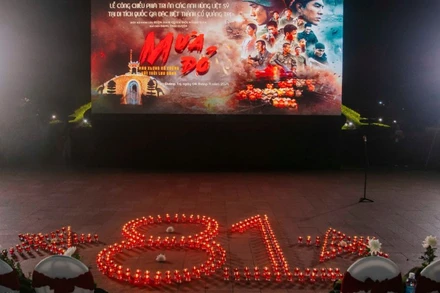 Lễ công chiếu phim điện ảnh "Mưa đỏ" diễn ra trang nghiêm và xúc động tại Thành cổ Quảng Trị.