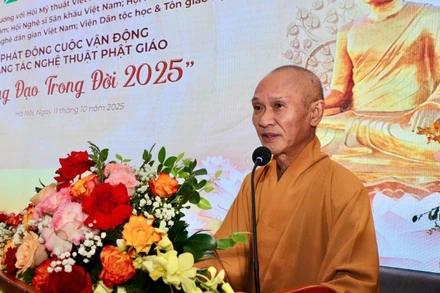 Hòa thượng Thích Thanh Điện thay mặt Hội đồng trị sự Trung ương Giáo hội Phật giáo Việt Nam phát biểu tại buổi lễ.