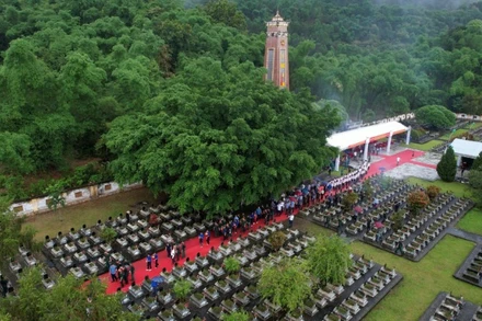 Một cảnh trong phim tài liệu "Nối mạch nghĩa tình".