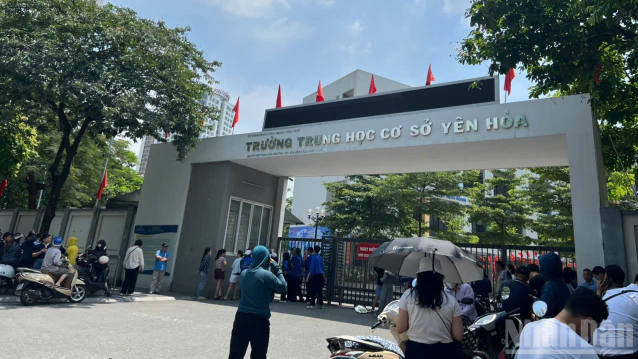 Trường THCS Yên Hòa, gồm có 35 phòng thi. ndo_br_truong-yen-hoa.jpg