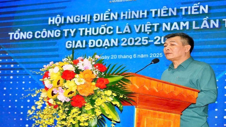 Phó Bí thư Đảng ủy Chính phủ Nguyễn Đức Phong phát biểu ý kiến tại hội nghị. img-0409-7843.jpg