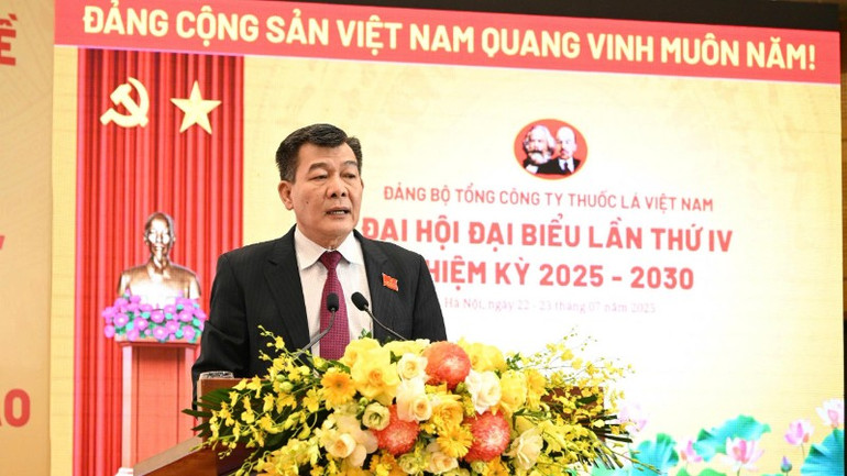 Phó Bí thư Đảng ủy Chính phủ Nguyễn Đức Phong phát biểu chỉ đạo Đại hội Đảng bộ Vinataba. z6832917605869-6565383edeef0397f6ebc9aea81fc933-3032.jpg