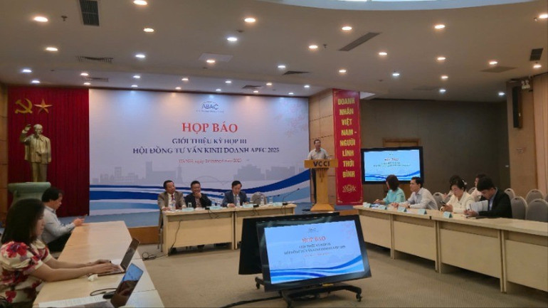 Quang cảnh buổi họp báo. 272c6fce31bc86e2dfad-3104.jpg