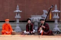 Nghệ nhân Ưu tú Phương Hồng (giữa) biểu diễn ca trù tại đình Đắc Sở, thành phố Hà Nội. (Ảnh nhân vật cung cấp)