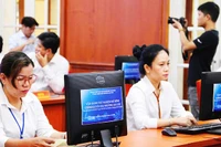 Cán bộ với tình huống giả định trong việc giải quyết hồ sơ trực tuyến.