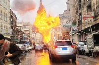 Thủ đô Sana'a hứng chịu một cuộc không kích của Israel. Ảnh: ALJAZEERA