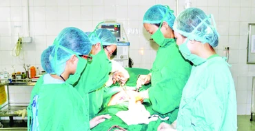 Nhờ tham gia Dự án 585, nhiều bác sĩ ở vùng cao Nghệ An tự tin mổ cấp cứu các ca bệnh khó, giảm áp lực chuyển lên tuyến trên.