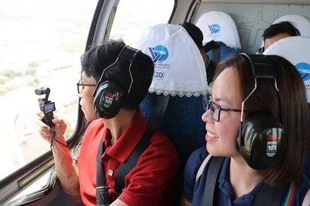 Ngắm Thành phố Hồ Chí Minh bằng trực thăng mang đến nhiều thú vị cho du khách. (Ảnh: LINH LÊ)