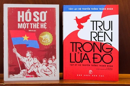 Bìa hai cuốn sách chào mừng 95 năm Ngày thành lập Đoàn Thanh niên Cộng sản Hồ Chí Minh. (Ảnh: Nhà xuất bản Trẻ)