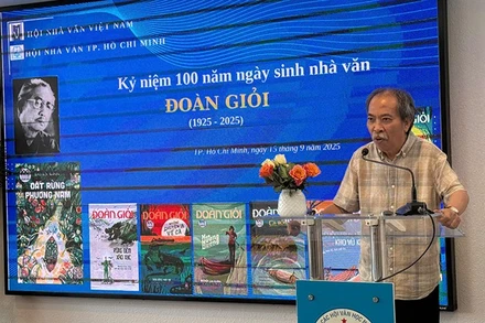 Nhà thơ Nguyễn Quang Thiều phát biểu tại sự kiện. (Ảnh: Hội Nhà văn Thành phố Hồ Chí Minh)