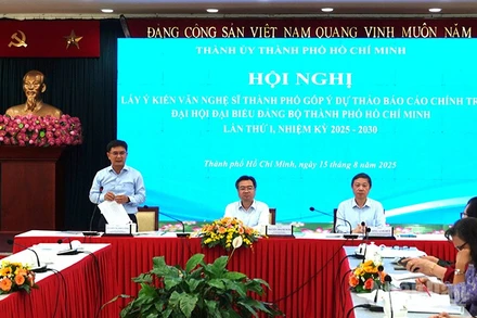 Các đồng chí chủ trì hội nghị. (Ảnh: MẠNH HẢO)