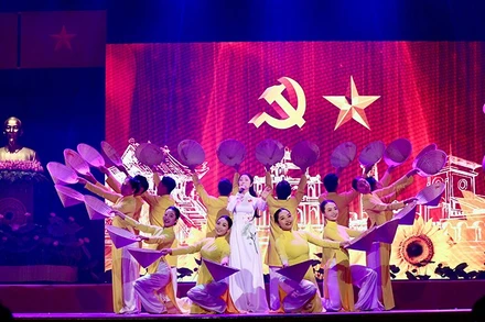 Tiết mục văn nghệ trong chương trình (Ảnh Dũng Phương).