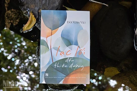 Bìa tác phẩm "Lạc lối đến thiên đường" của nhà văn Đới Xuân Việt. (Ảnh: MẠNH HẢO)