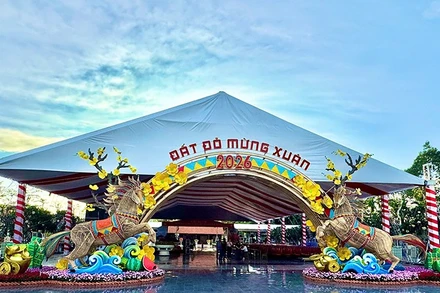 Quảng trường nhà lưu niệm Võ Thị Sáu, xã Đất Đỏ được trang trí ấn tượng. (Ảnh: Ban tổ chức).