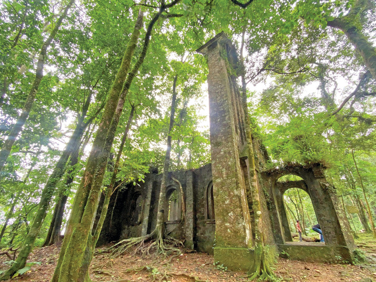 Nhà thờ cổ Ba Vì. 1.jpg