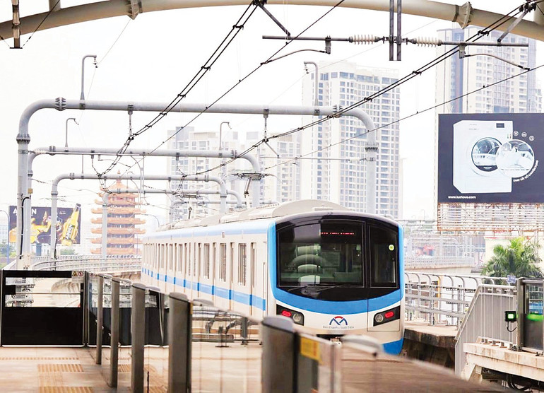 Tuyến tàu điện metro của Thành phố Hồ Chí Minh vận hành vào cuối năm 2024 mở ra kỳ vọng mới cho loại hình giao thông công cộng. Ảnh: Đạt Thành 1a.jpg