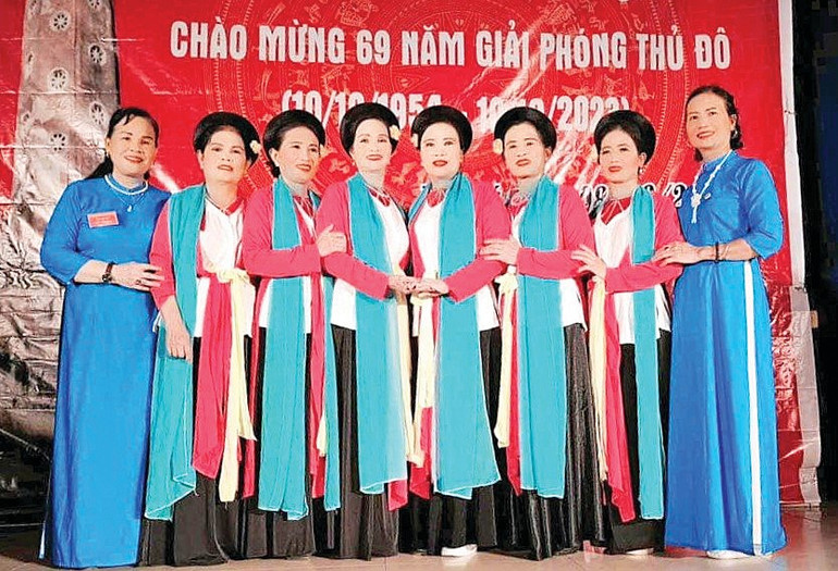 Các thành viên Câu lạc bộ sau đêm diễn mừng kỷ niệm 69 năm Ngày giải phóng Thủ đô (10/10/1954-10/10/2023). 1.jpg