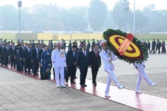Đồng chí Phạm Minh Chính, Ủy viên Bộ Chính trị, Bí thư Đảng Ủy Chính phủ, Thủ tướng Chính phủ dẫn đầu Đoàn đại biểu dự Đại hội Đảng bộ Chính phủ lần thứ nhất, nhiệm kỳ 2025-2030 vào Lăng viếng Chủ tịch Hồ Chí Minh. (Ảnh: TRẦN HẢI)