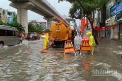 Cơ quan chức năng cảnh báo người dân đề phòng nguy cơ ngập úng tại các khu vực trũng, thấp nội thành Hà Nội.