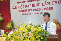 Bí thư Đảng bộ, Chủ tịch Ủy ban nhân dân tỉnh Lào Cai, Trần Huy Tuấn phát biểu tại đại hội. (Ảnh: THANH SƠN)