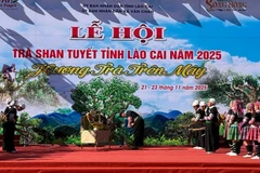 Tái hiện lễ cúng cây chè shan tuyết cổ. (Ảnh: THANH SƠN)