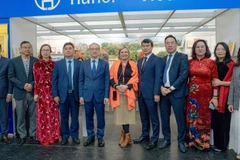 Các đại biểu tham dự Lễ khai mạc không gian sách Việt Nam tại Hội sách quốc tế Frankfurt 2025 (Ảnh: Sở Văn hóa và thể thao Hà Nội).