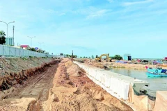 Nhiều hệ thống đê kè được các địa phương gấp rút thi công, bảo đảm phòng, chống lụt bão. (Ảnh minh họa)