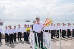 Chiều 26/1, Đoàn công tác của Vùng 3 Hải quân đã chính thức lên đường đi thăm, chúc Tết cán bộ, chiến sĩ tại đặc khu Cồn Cỏ và đặc khu Lý Sơn.