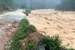 Sạt lở đất, ngập lụt đã cắt đứt tuyến đường từ thành phố Huế lên xã xã thuộc huyện Nam Đông (cũ), khiến các xã này bị cô lập. (Ảnh: minh họa)