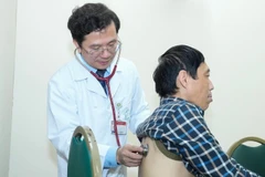 Những người thuộc nhóm nguy cơ cao cần khám lọc để phát hiện sớm, điều trị kịp thời và quản lý bệnh COPD hiệu quả. Ảnh: THẾ ANH