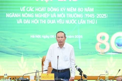 Thứ trưởng Nông nghiệp và Môi trường Phùng Đức Tiến chủ trì họp báo tháng 11.