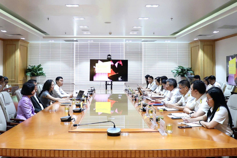 Quang cảnh buổi làm việc Quang cảnh buổi làm việc