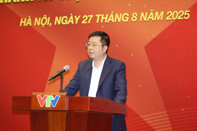 Tổng giám đốc VTV Nguyễn Thanh Lâm khẳng định: “Các cơ quan tổ chức luôn tạo điều kiện tốt nhất về thời gian, công việc để các phóng viên hoàn thành tốt nhất nhiệm vụ diễu hành A80”. khoi-bao-chi-vtv-24.jpg