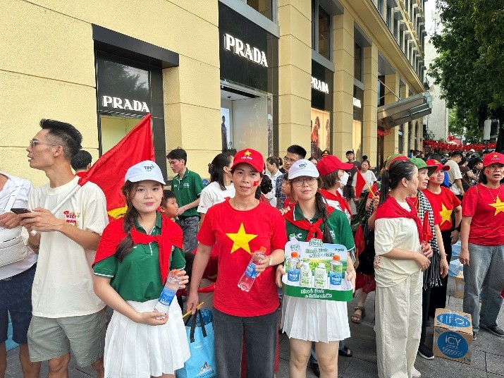 Các sản phẩm nước chất lượng cao của AgriS phục vụ người dân tham gia lễ sơ duyệt Quốc Khánh 2/9 3.jpg