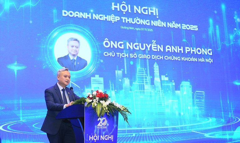 Herr Nguyen Anh Phong - ordförande för HNX - höll öppningstalet vid konferensen. hai-7206.jpg
