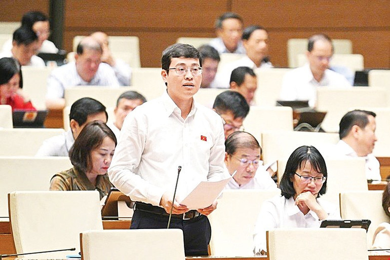 Đại biểu Quốc hội hoạt động chuyên trách tại Ủy ban Pháp luật và Tư pháp Đỗ Đức Hiển dai-bieu-do-duc-hien.jpg