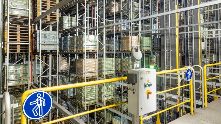 Tích hợp công nghệ cao tiết kiệm năng lượng, robot, các giải pháp tự động hóa giúp Vinamilk đạt mục tiêu về nâng cao hiệu quả sản xuất, vừa thúc đẩy chuyển đổi xanh. 2.jpg
