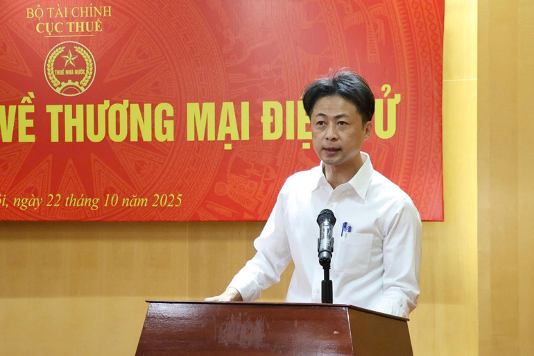 El Sr. Noguchi Daisuke, representante de JICA (Japón), habló en el curso Ông Noguchi Daisuke, đại diện JICA (Nhật Bản) phát biểu tại khóa học