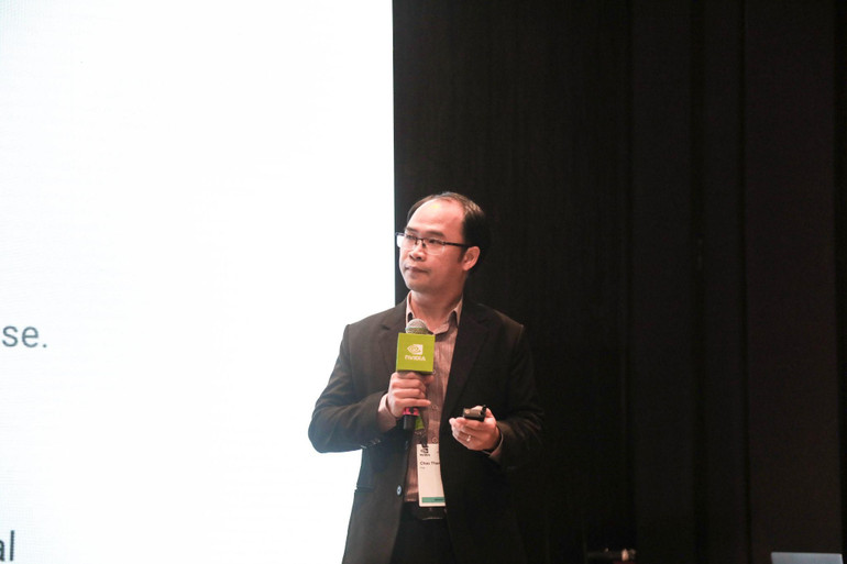 Chau Thanh Duc 박사가 NVIDIA AI Day Ho Chi Minh City 2025에서 Sovereign AI와 Zalo AI의 노력에 대해 공유했습니다. 4.jpg