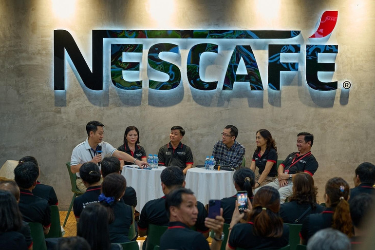 Tọa đàm “Vai trò của người nông dân trong nông nghiệp tái sinh” cùng với nông dân tiêu biểu của chương trình NESCAFÉ Plan và đại diện của Nestlé Việt Nam.