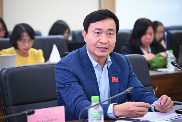 Trung tướng Nguyễn Minh Chính, Phó Chủ tịch thường trực Hiệp hội An ninh mạng quốc gia phát biểu tại tọa đàm. ndo_tr_minhchinh.jpg