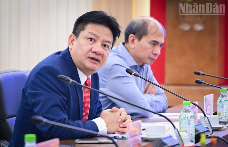 Thiếu tướng Hồ Văn Hương, Phó trưởng Ban Cơ yếu Chính phủ phát biểu tại tọa đàm. ndo_tr_z7049252769324-5dfb5e30e7e670c015a84582b4591176.jpg